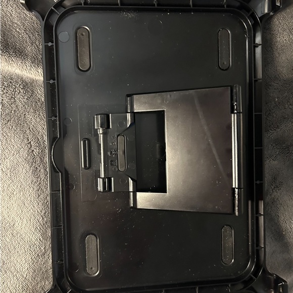 BN IPad Otterbox Case with Back Clip - Picture 3 of 5